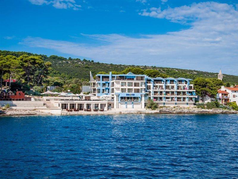 בוזאבה Hotel Maxim מראה חיצוני תמונה