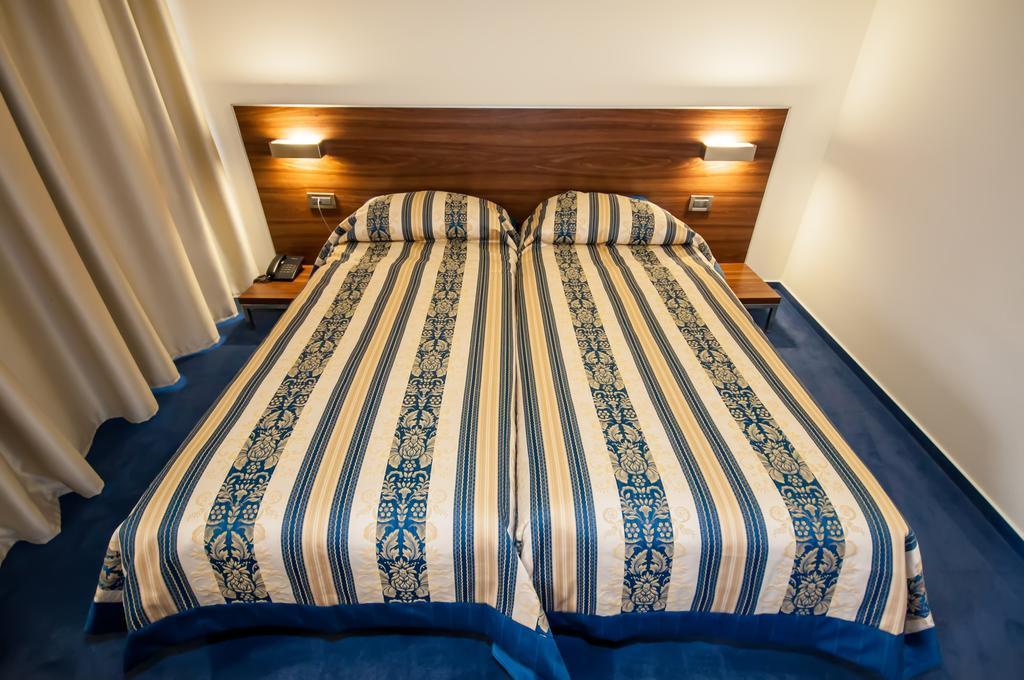 בוזאבה Hotel Maxim חדר תמונה