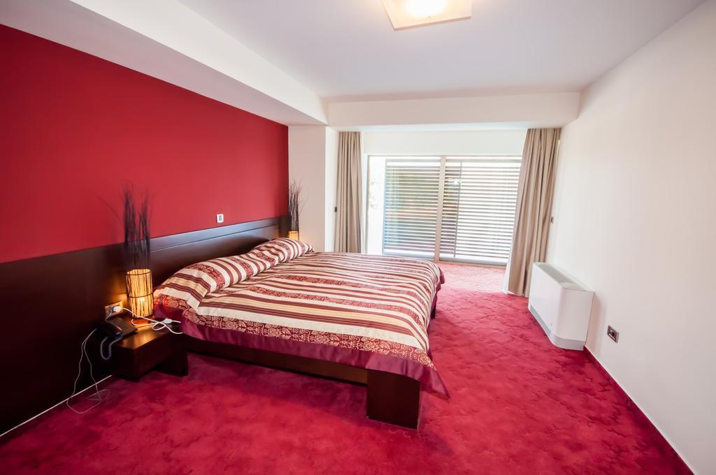 בוזאבה Hotel Maxim חדר תמונה