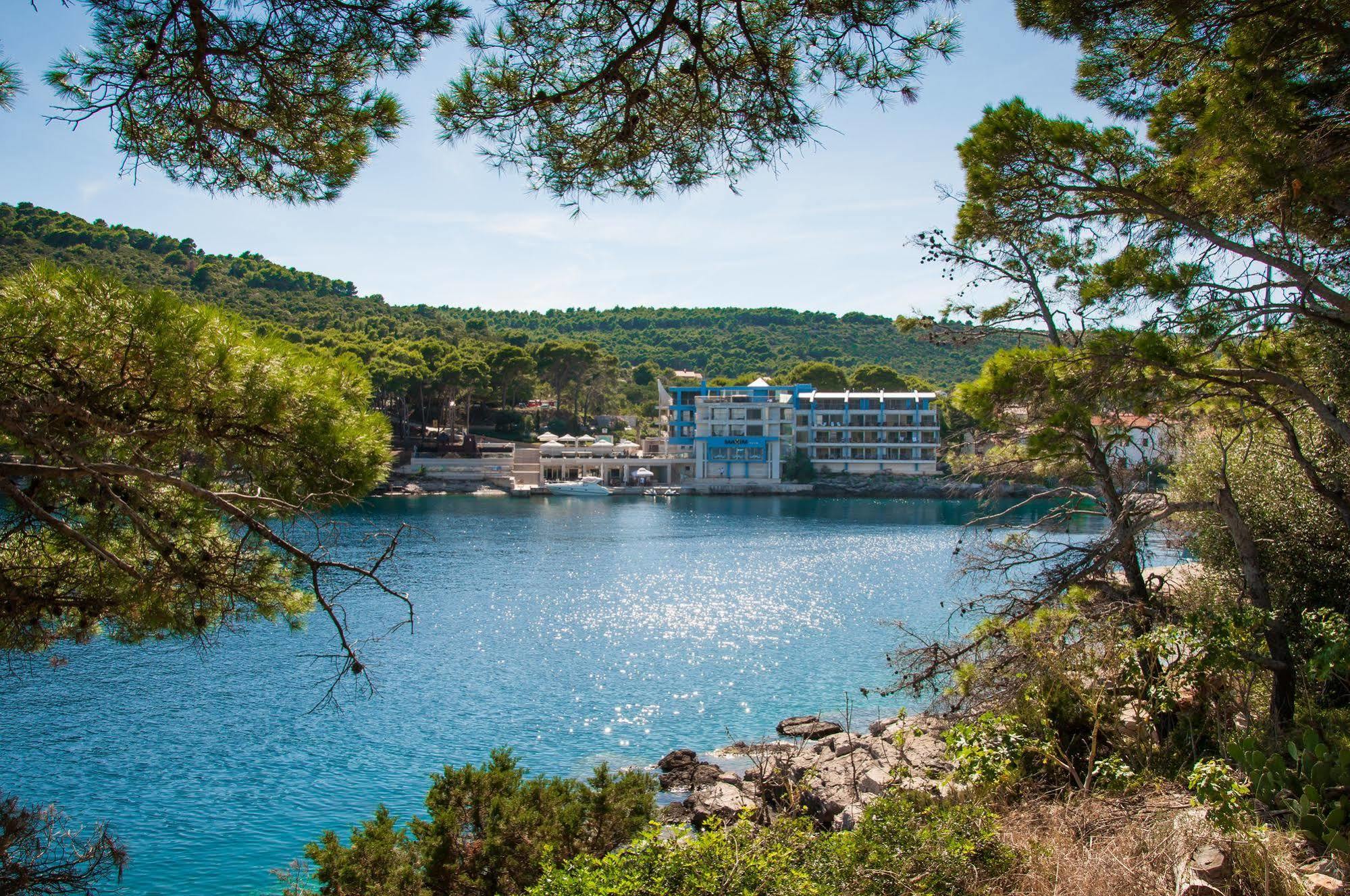בוזאבה Hotel Maxim מראה חיצוני תמונה