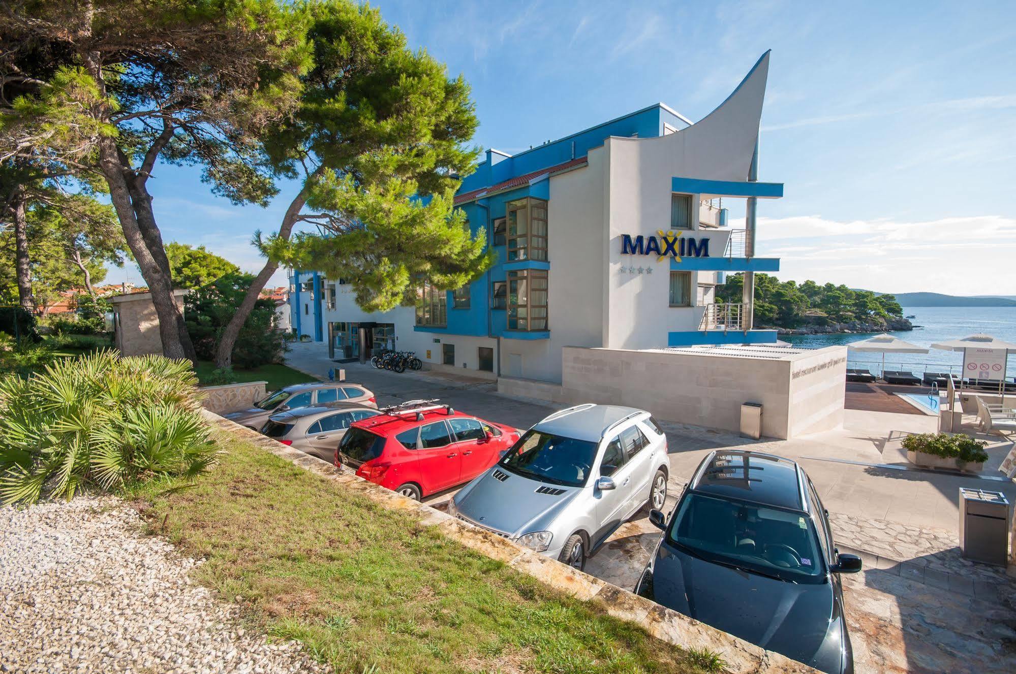 בוזאבה Hotel Maxim מראה חיצוני תמונה