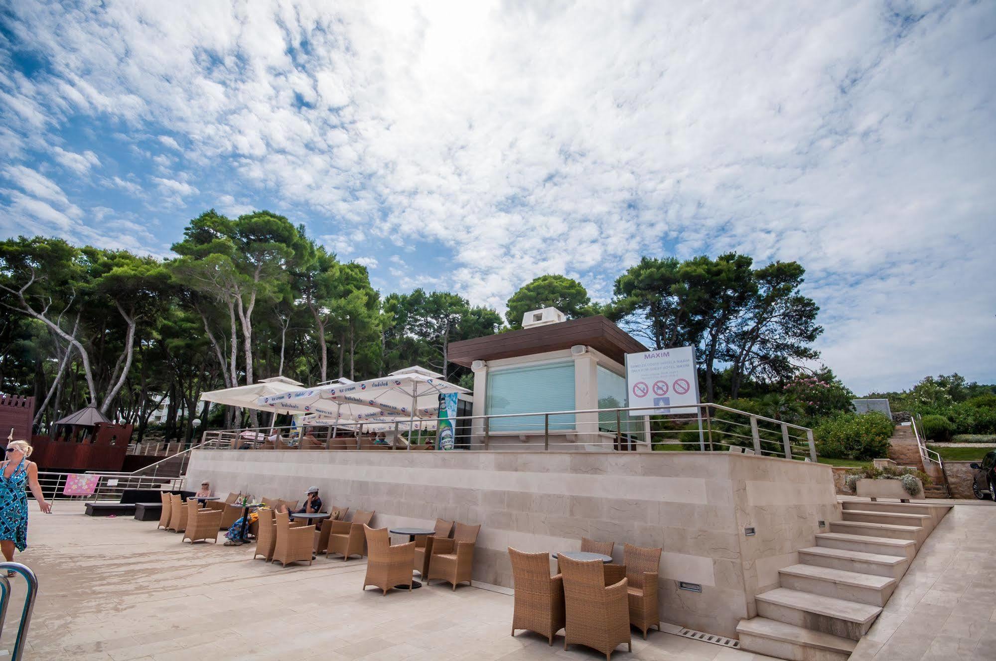 בוזאבה Hotel Maxim מראה חיצוני תמונה