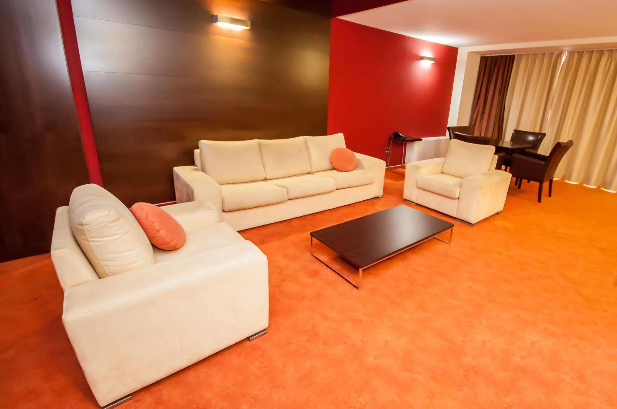 בוזאבה Hotel Maxim מראה חיצוני תמונה